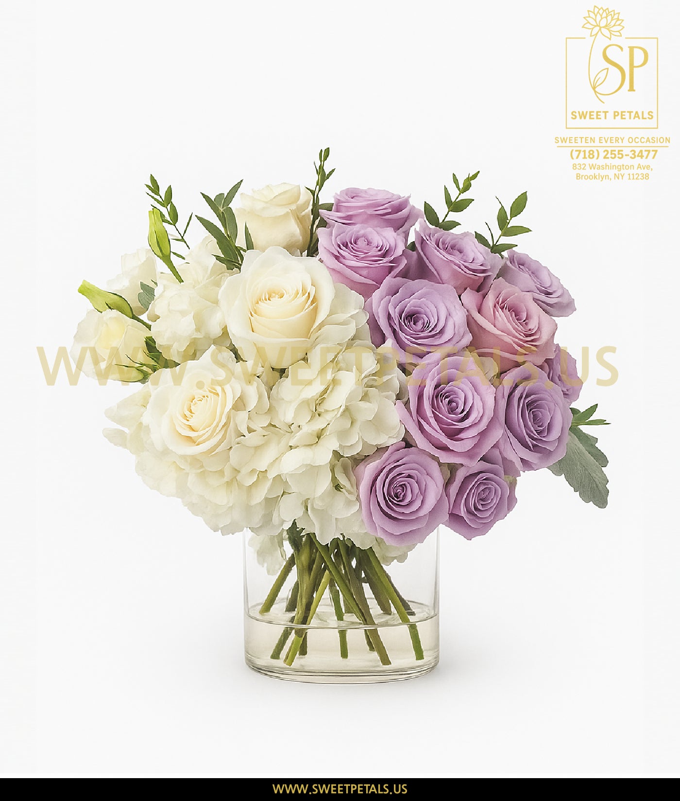 Elegant Harmony Glass Vase Arrangement