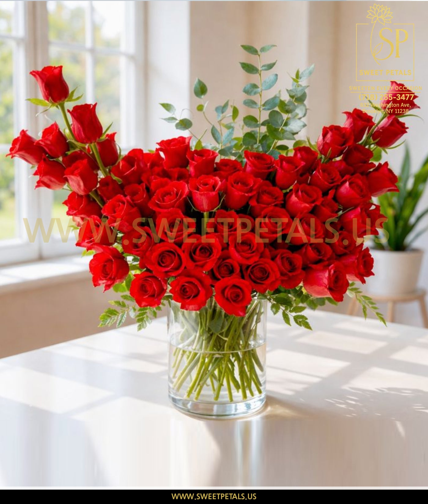 Valentine flower vase with red roses arranged in a clear glass vase, elegant decorative vases style centerpiece for Valentine’s Day.
