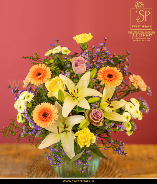 Floral Easter Glow vase with soft pastel Easter flowers creating a warm glowing spring decoration