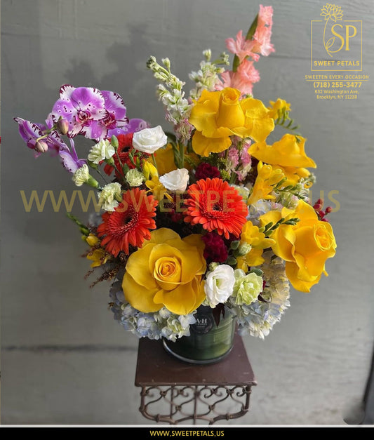 Golden Radiance Vase Arrangement
