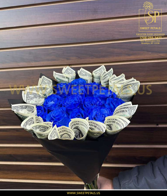 Money bouquet with roses featuring blue royal roses in the center surrounded by folded dollar bills, wrapped in black paper – a stylish bouquet of roses and money.