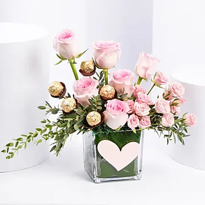 Gentle Pink Roses & Rochers – Pink Roses with Ferrero Rocher in Heart Glass Vase