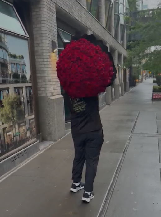 300 Red Roses – Love Without Limits